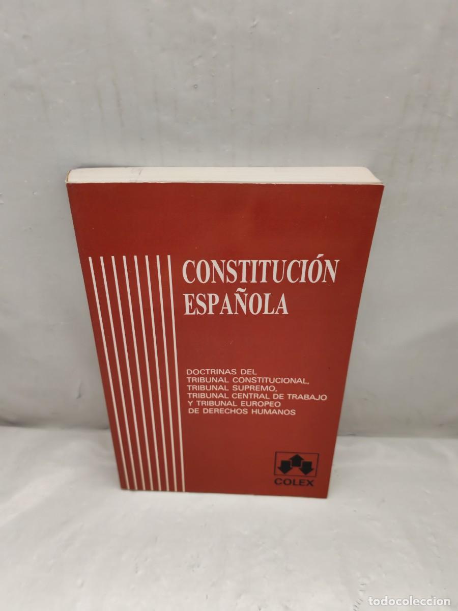 Livres d'occasion: CONSTITUCI&Oacute;N ESPA&Ntilde;OLA. Con las doctrinas del Tribunal Constitucional, Supremo y otros...