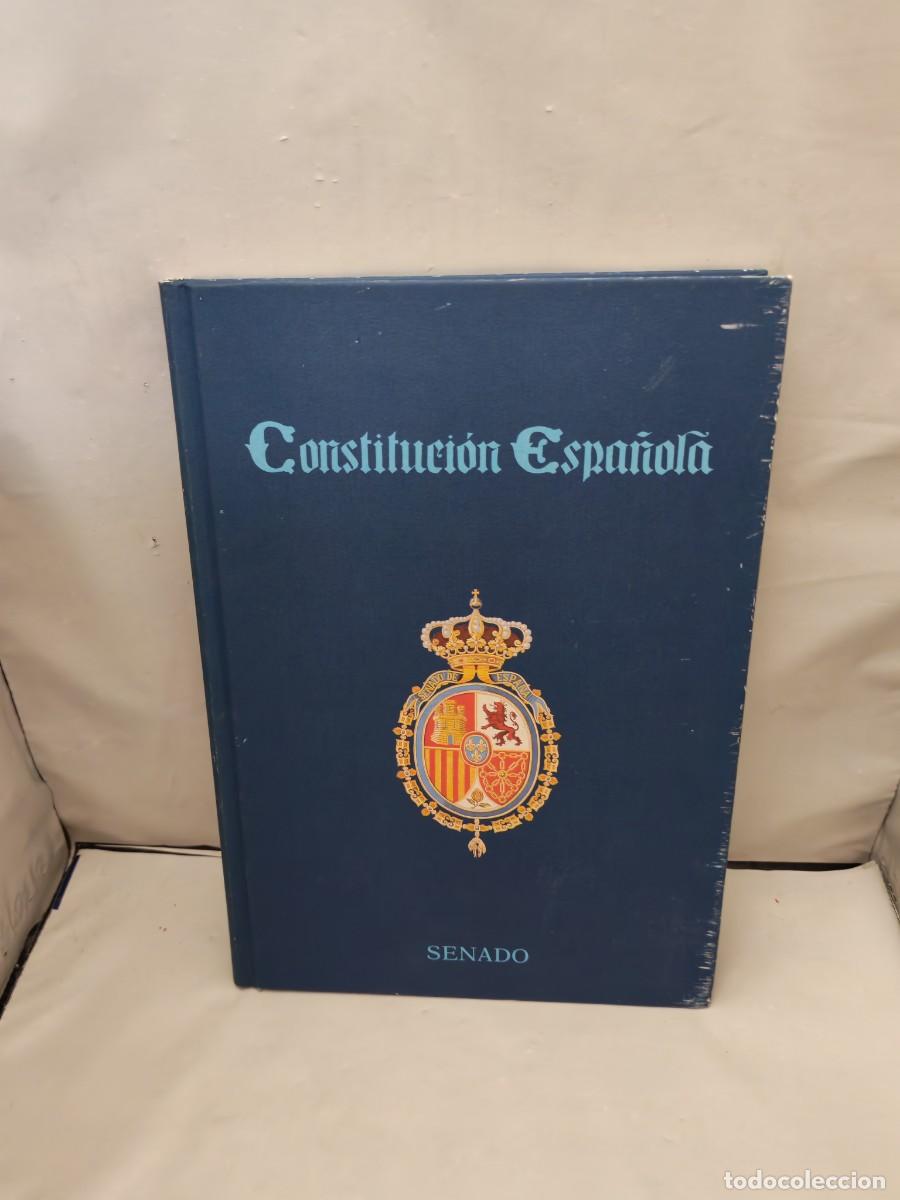 Libri di seconda mano: CONSTITUCI&Oacute;N ESPA&Ntilde;OLA: Edici&oacute;n facsimilar editada por el Senado (Tapa dura, Perfecto estado)