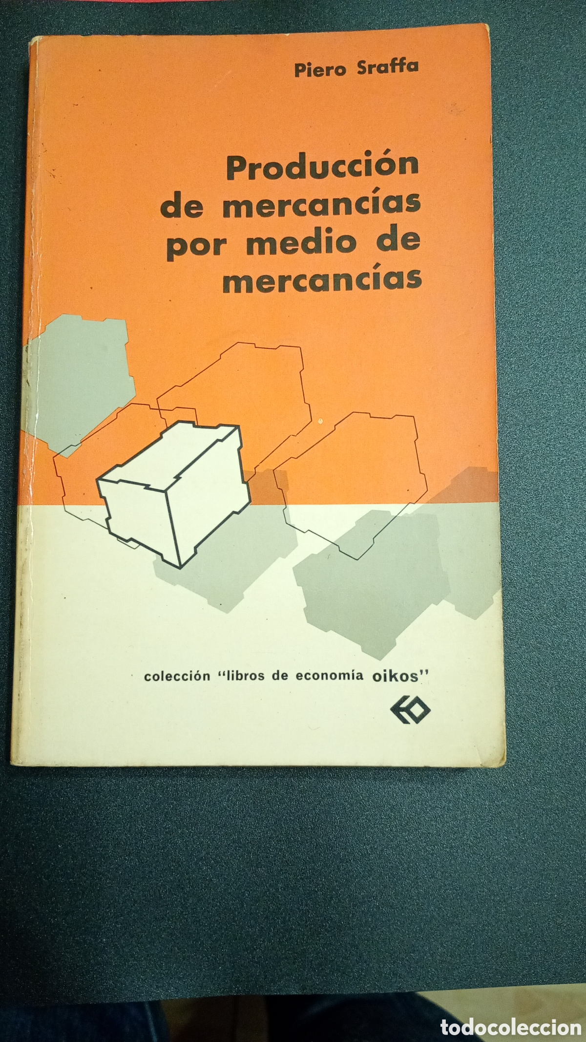 Libros de segunda mano: Piero Sraffa. Producci&oacute;n de mercanc&iacute;as por medio de mercanc&iacute;as. Oikos, 1975