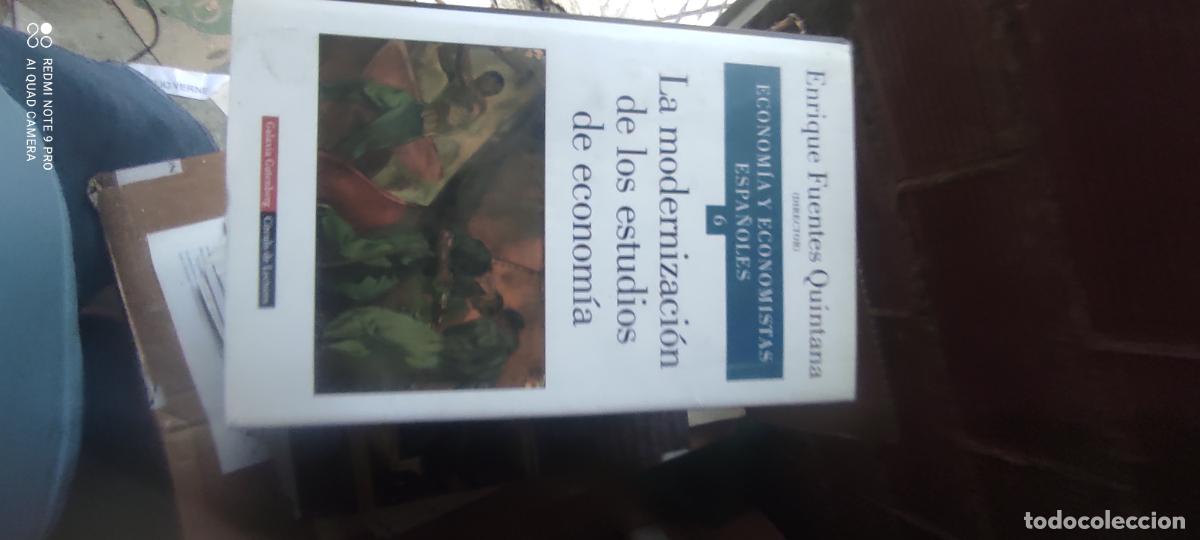 Libros de segunda mano: La modernizaci&oacute;n de los estudios de econom&iacute;a. Enrique Fuentes Quintana (dir.). 2001.