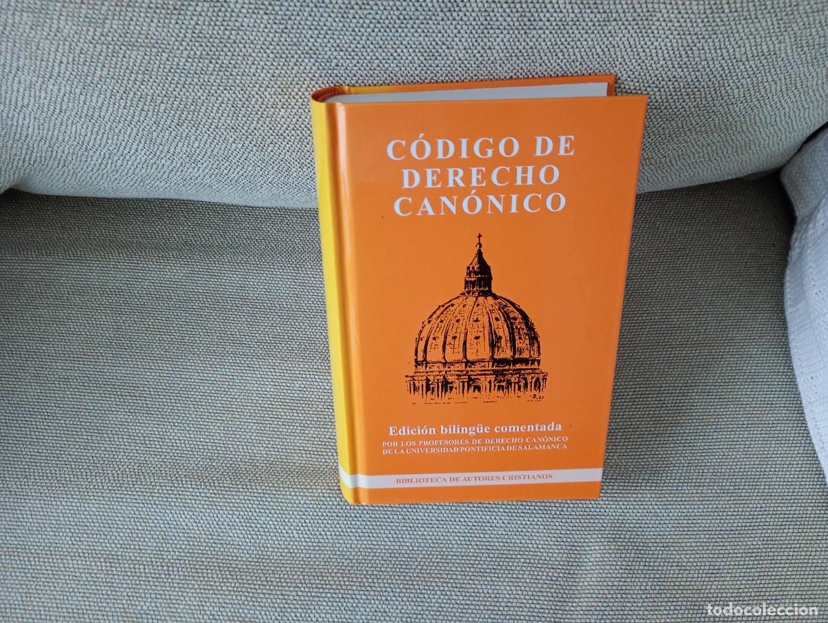 Libros de segunda mano: CODIGO DE DERECHO CANONICO EDICION BILINGUE COMENTADA