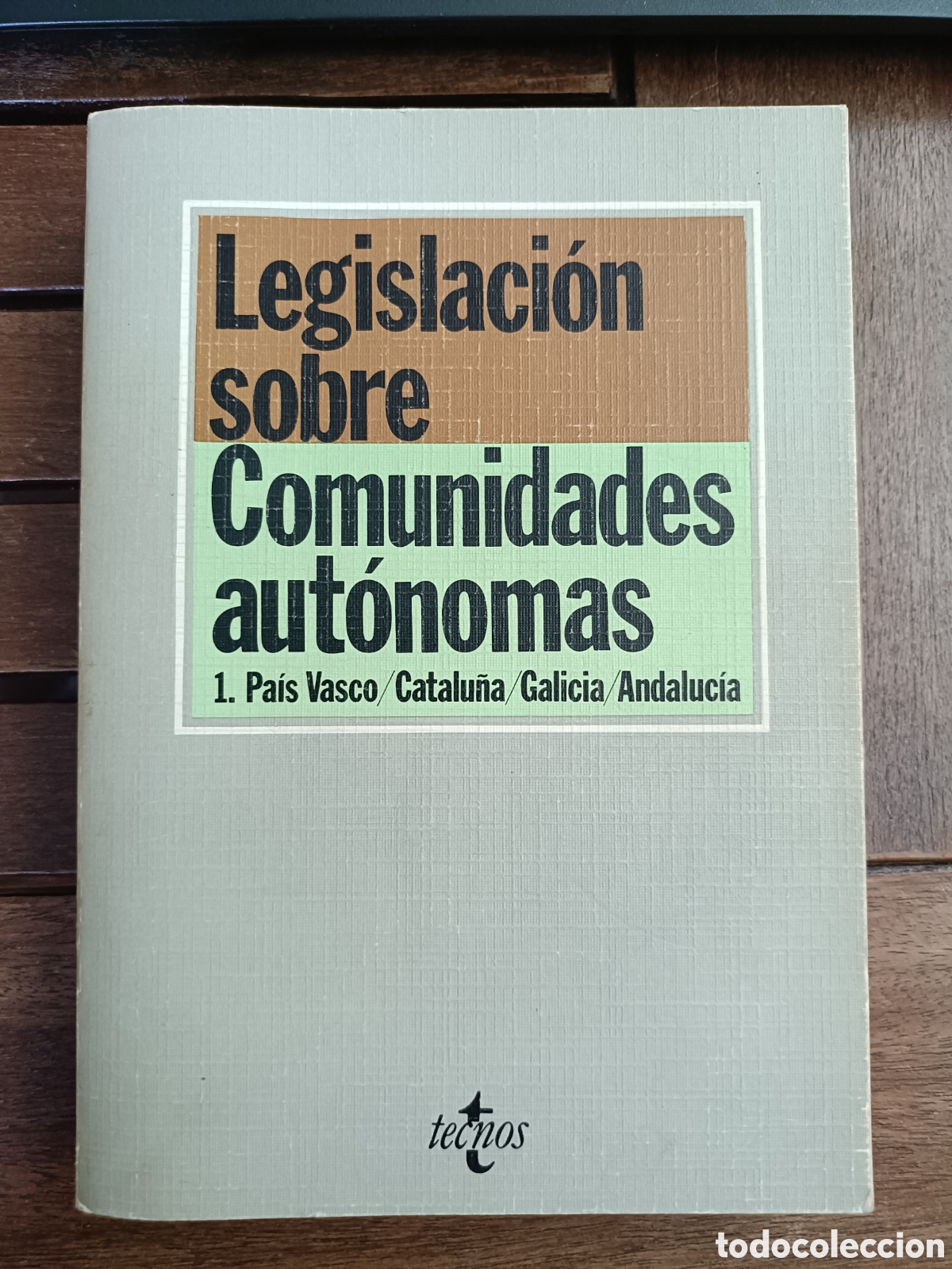 Libros de segunda mano: Legislaci&oacute;n sobre comunidades aut&oacute;nomas. Editorial Tecnos 1982. Derecho