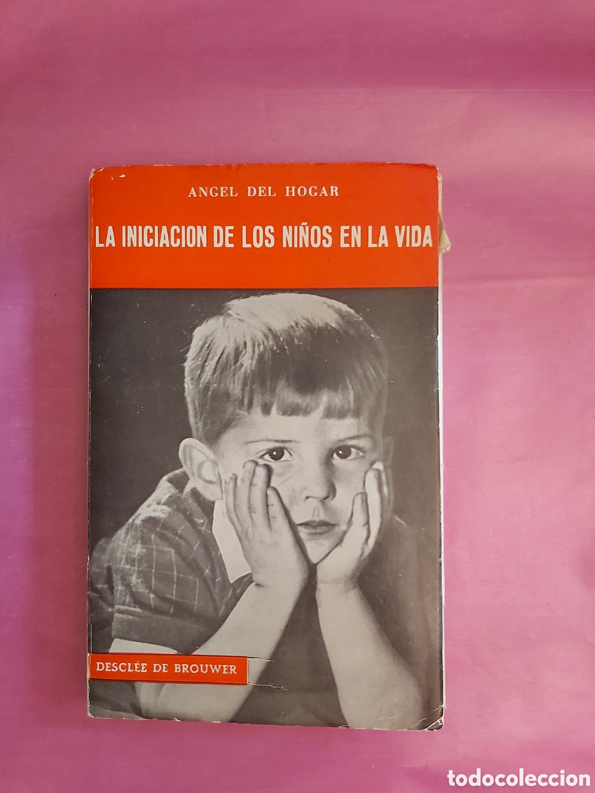 Libros de segunda mano: LA INICIACI&Oacute;N DE LOS NI&Ntilde;OS EN LA VIDA ANGEL DEL HOGAR DESCL&Eacute;E DE BROUWER 1965 + SOBRE CON FORMULAS