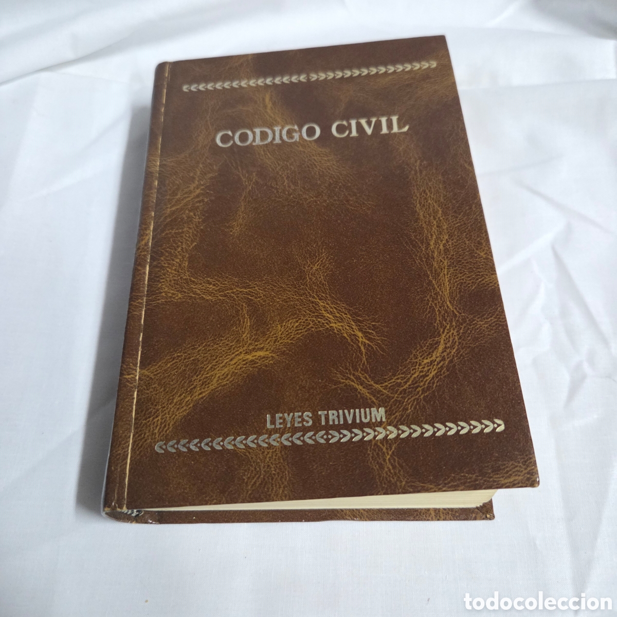Gebrauchte B&uuml;cher: C&oacute;digo civil leyes trivium