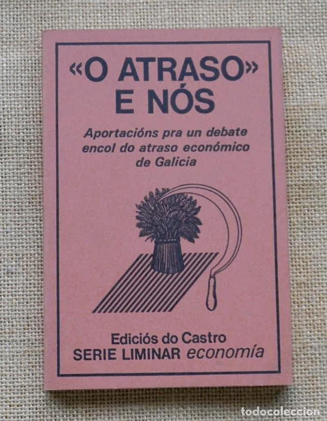 Libros de segunda mano: O ATRASO E N&Oacute;S Beiras Touri&ntilde;o Freixanes Edici&oacute;s do Castro 1&ordf; edici&oacute;n 1982 portada KARAWANE