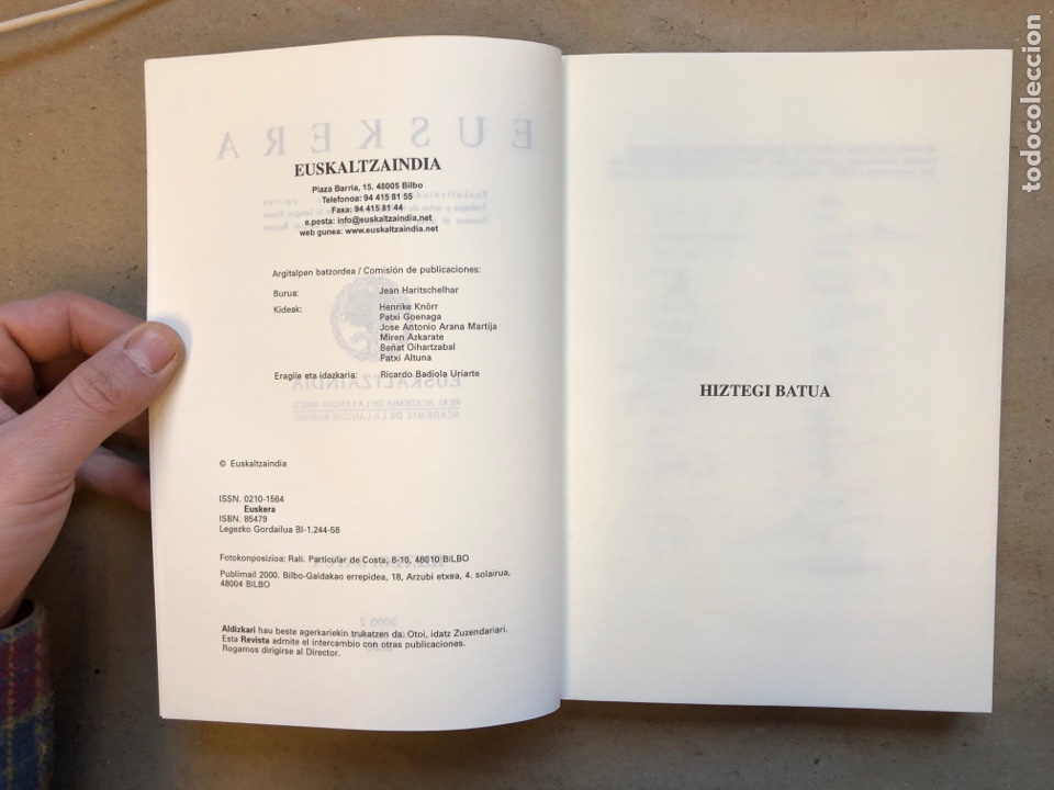 Diccionarios de segunda mano: EUSKERA HIZTEGI BATUA. EUSKALTZAINDIA 2000. - Foto 3