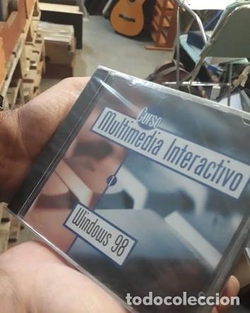 Diccionarios de segunda mano: CURSO MULTIMEDIA INTERACTIVO WINDOWS 98..completa .10 discos precintados. - Foto 2