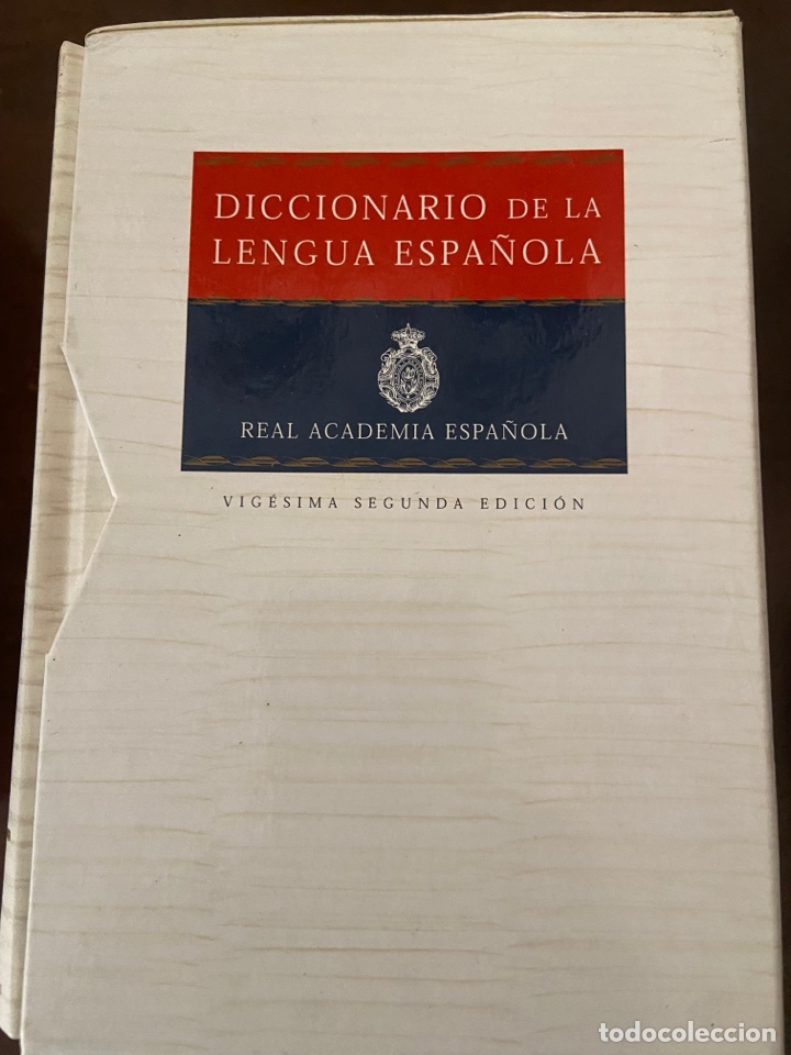 Livres d'occasion: Vendo diccionario lengua espa&ntilde;ola completo en dos partes con su edici&oacute;n en CD