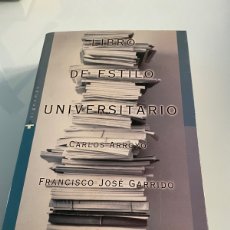 Diccionarios de segunda mano: LIBRO DE ESTILO UNIVERSITARIO. CARLOS ARROYO. EDITORIAL ACENTO. 1 ED.1997. Lote 402462884