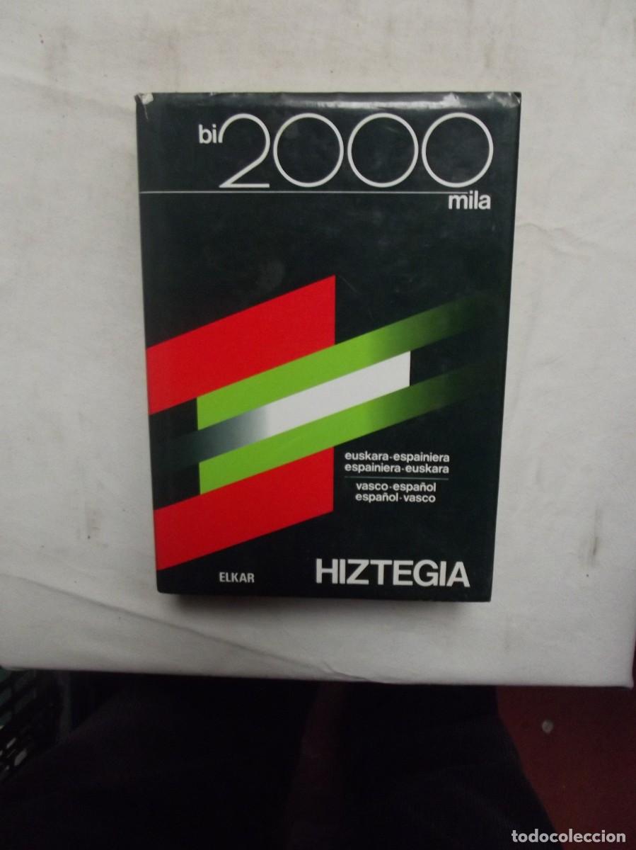 Diccionarios de segunda mano: HIZTEGIA BI 2000 MILA - Foto 1