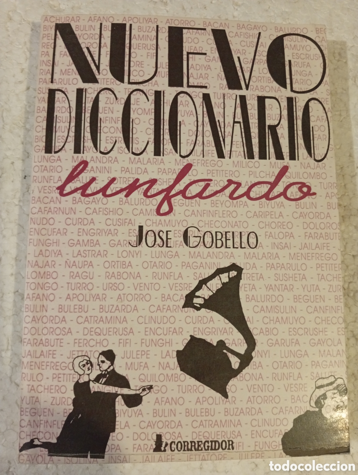 Livres d'occasion: NUEVO DICCIONARIO LUNFARDO. JOS&Eacute; GOBELLO. CORREGIDOR. 2003@