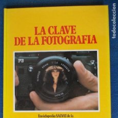 Libros de segunda mano: LA CLAVE DE LA FOTOGRAFÍA KODAK. Lote 131692618