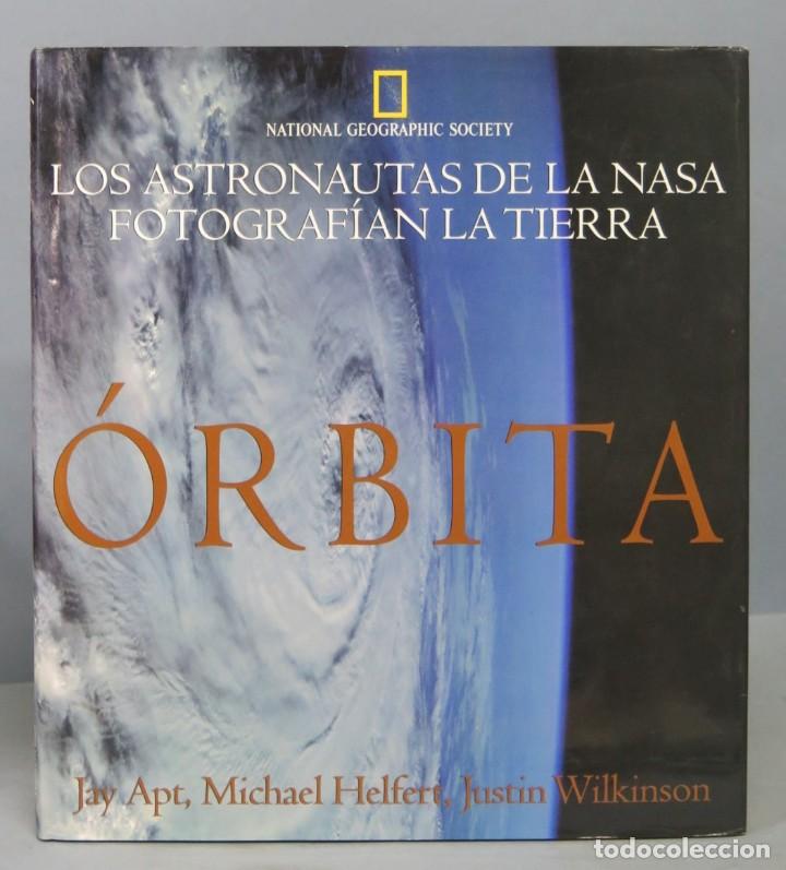 Libri di seconda mano: &Oacute;RBITA. LOS ASTRONAUTAS DE LA NASA FOTOGRAFIAN LA TIERRA