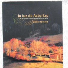 Libros de segunda mano: LA LUZ DE ASTURIAS. EL LENGUAJE EXPRESIVO DE LA FOTOGRAFIA. JULIO HERRERA. CAJASTUR, 2006. MARAVILLO. Lote 201762176