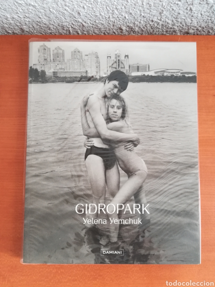 Second hand books: Gidropark - Yelena Yemchuk - Fotograf&iacute;a Ucrania