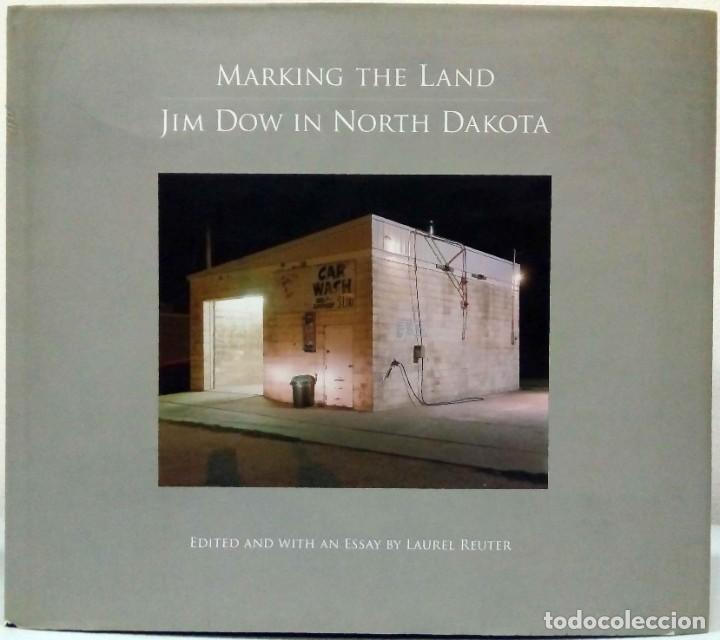 Libri di seconda mano: MARKING THE LAND. JIM DOW IN NORTH DAKOTA. NORTH DAKOTA MUSEUM OF ART, 2007.