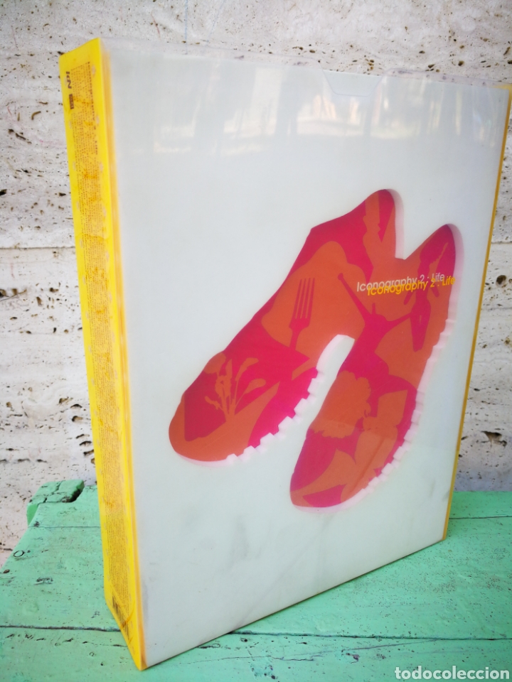 Second hand books: ICONOGRAPHY 2: LIFE- APPAREL, NEIGHBOURHOOD, PROMOTIONAL, TRAVEL ICONS. +CD ROM.