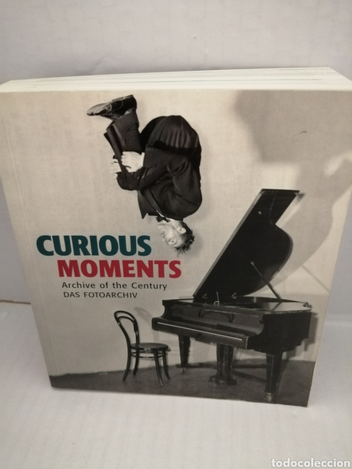 Libri di seconda mano: Curious Moments Archive of the Century, Das Fotoarchiv DE Hendrik Neubauer