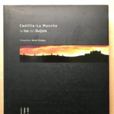 Libros de segunda mano: CASTILLA-LA MANCHA. LA LUZ DEL QUIJOTE. LIBRO DE FOTOGRAFÍA. 2005. TAPA DURA. 32,5 X 25 CM. Lote 213650796