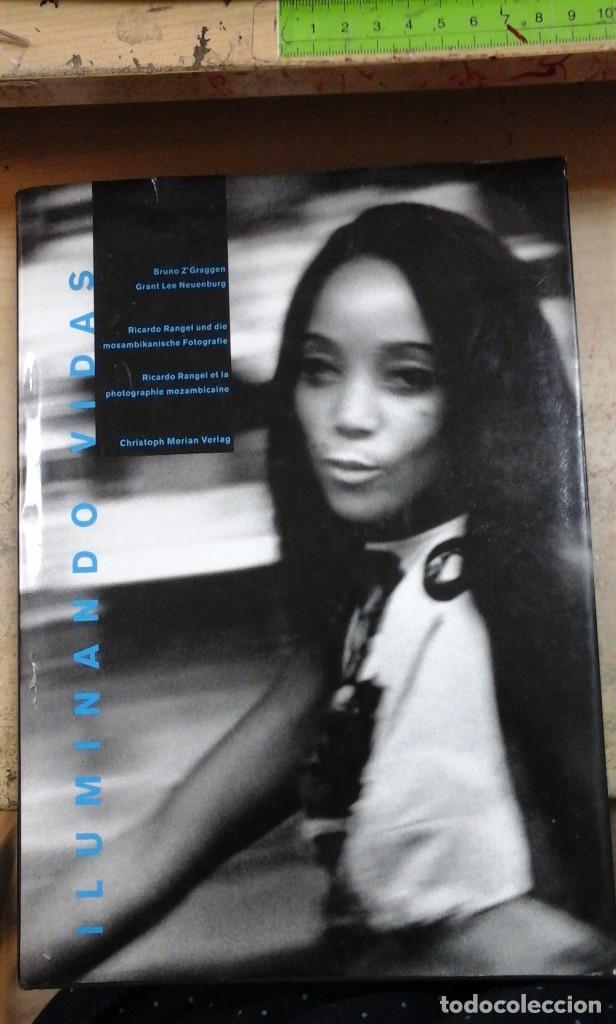 Libri di seconda mano: ILUMINANDO VIDAS. Ricardo Rangel et la photographie mozambicaine (Neuenburg, 2002)