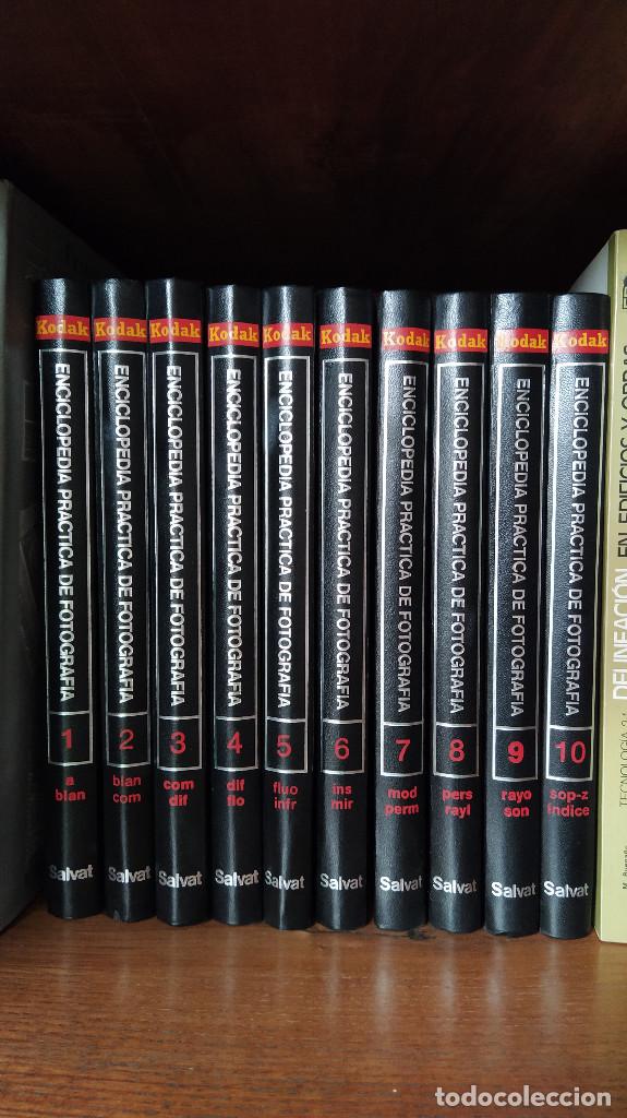 Libri di seconda mano: ENCICLOPEDIA PRACTICA DE LA FOTOGRAFIA . KODAK / SALVAT . 1979 10 Vols. ( completa )