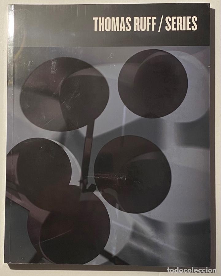 Libros de segunda mano: Thomas Ruff/ Series - Foto 1