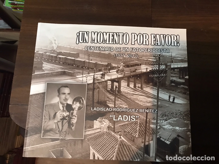 Libri di seconda mano: &iexcl; Un momento por favor! Centenario de un fotoperiodista 1917-2017. Como nuevo