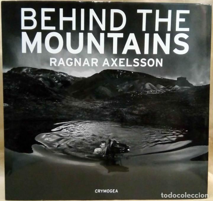 Libri di seconda mano: RAGNAR AXELSSON - BEHIND THE MOUNTAINS. CRYMOGEA, 2013.