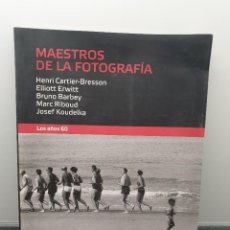 Libros de segunda mano: MAESTROS DE LA FOTOGRAFÍA. LOS AÑOS 60. PÚBLICO 2009.