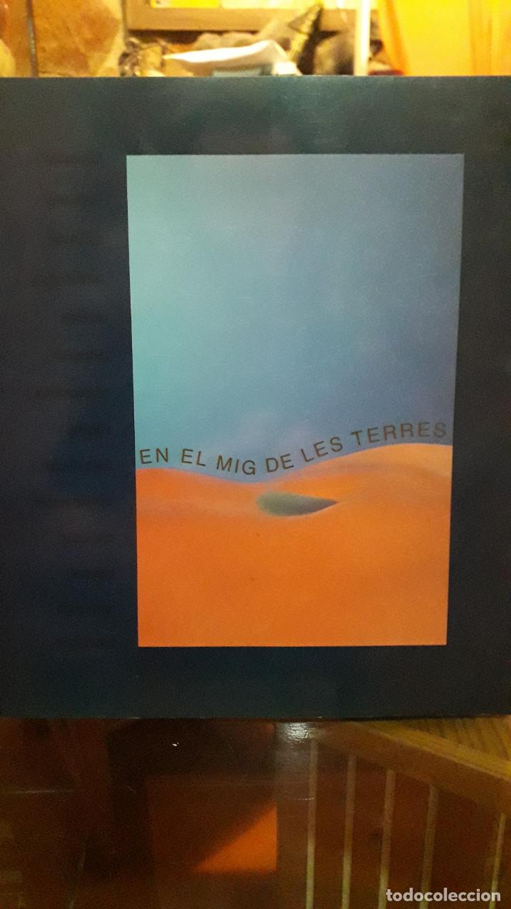 Second hand books: EN EL MEDIO DE LAS TIERRAS