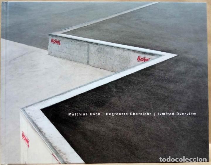 Libri di seconda mano: MATTHIAS HOCH - BEGRENZTE &Uuml;BERSICHT. LIMITED OVERVIEW. ST&Auml;DTISCHE GALERIE RAVENSBURG, 2002.