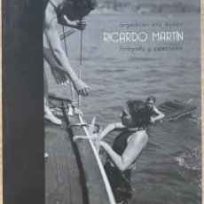 Libros de segunda mano: RICARDO MARTÍN. FOTÓGRAFO Y ESPECTADOR/ ARGAZKILARI ETA IKUSLEA. Lote 304033638
