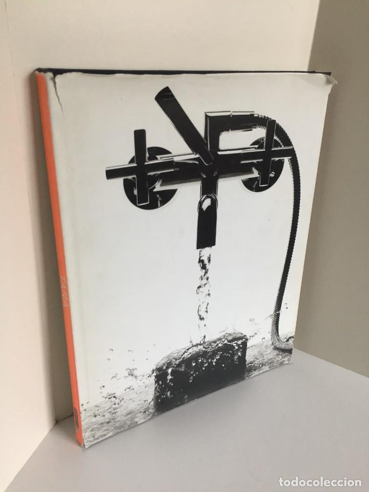 Gebrauchte B&uuml;cher: TARA. ARMATUR UND ARCHETYPUS. EINE HULDIGUNG. HOMETAGE TO A SANITARY FITTING. DISE&Ntilde;O. GRIFOS.