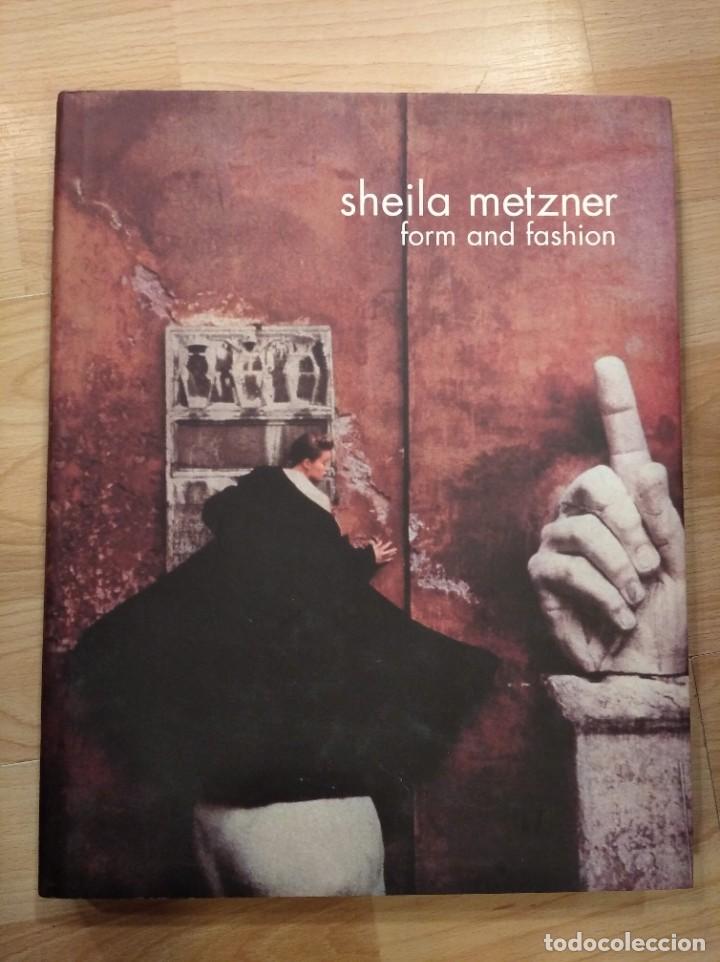 Gebrauchte B&uuml;cher: 'Form and fashion'. Sheila Metzner