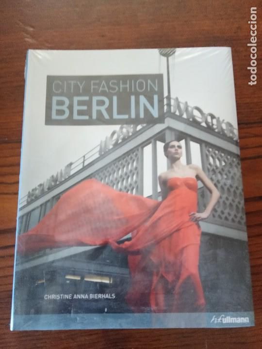 Libri di seconda mano: City fashion Berlin. - Bierhals, Christine Anna.PRECINTADO.