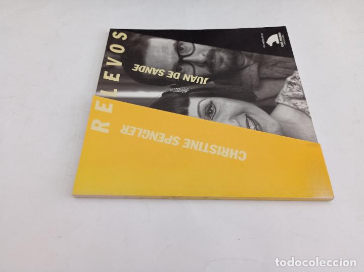 Second hand books: 2001 - VV. AA. Relevos: Christine Spengler, Juan de Sande