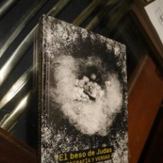 Libros de segunda mano: EL BESO DE JUDAS, FOTOGRAFIA Y VERDAD, JOAN FONTCUBERTA.. Lote 357466250