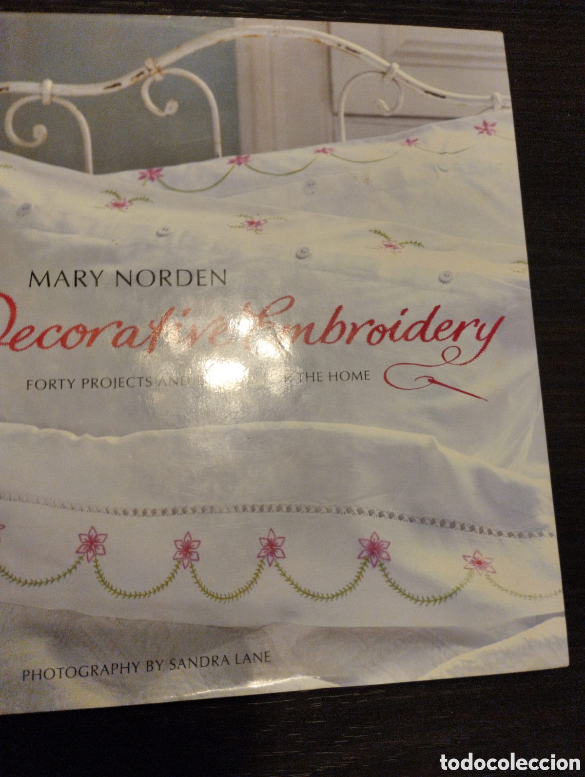 Gebrauchte B&uuml;cher: Decorative embroidery. Mary Arden