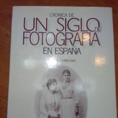 Libros de segunda mano: CRÓNICA DE UN SIGLO DE FOTOGRAFÍA EN ESPAÑA (1900-2000) / CAMARAS KODAK. Lote 387866674