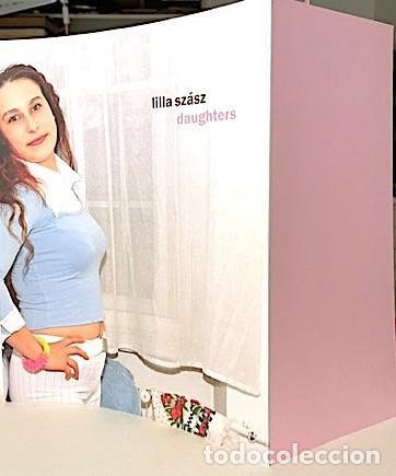 Libri di seconda mano: Lilla Sz&aacute;sz. Daughters. (Fotos) (Fotohof Edition, 2012)