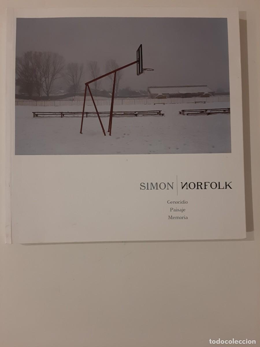 Second hand books: SIMON NORFOLK. GENOCIDIO PAISAJE MEMORIA. MACUF. 2008. CAT&Aacute;LOGO FOTOGRAF&Iacute;A.