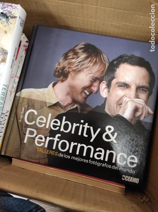 Second hand books: CELEBRITY & PERFORMANCE M&Aacute;S DE 120 FOTOGRAF&Iacute;AS DE LOS ROSTROS M&Aacute;S CONOCIDOS Y DE LOS PERSONAJES M&Aacute;S