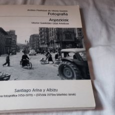 Libros de segunda mano: SANTIAGO ARINA Y ALBIZU(OBRA FOTOGRAFICA 1956-1978).EDITA ARGAZKIAK.VICTORIA 2000