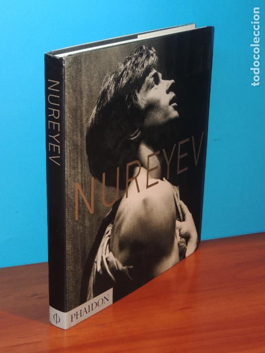 Libri di seconda mano: NUREYEV.- EDITED AND DESINGNED BY HOWARD BROWN