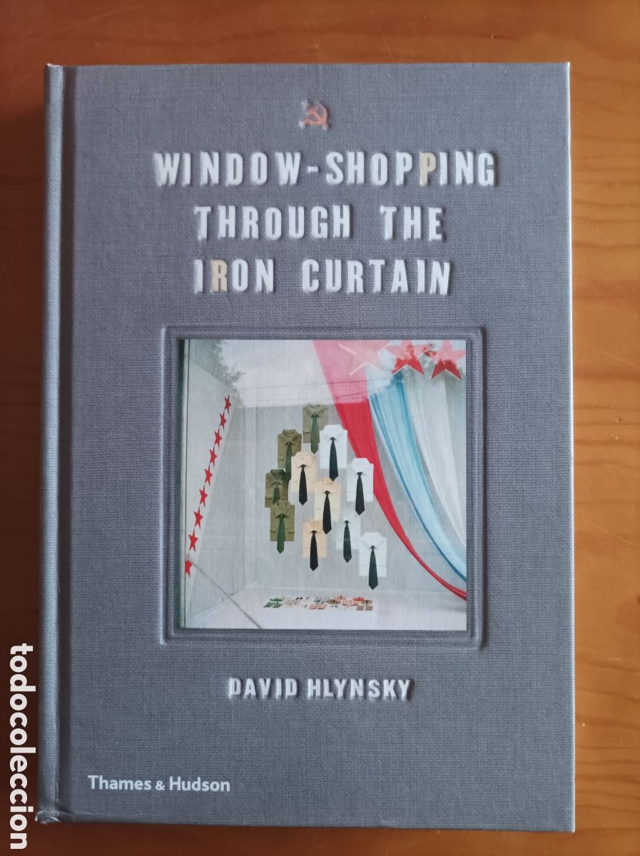 Libri di seconda mano: Window shopping through the iron curtain / David Hlynsky
