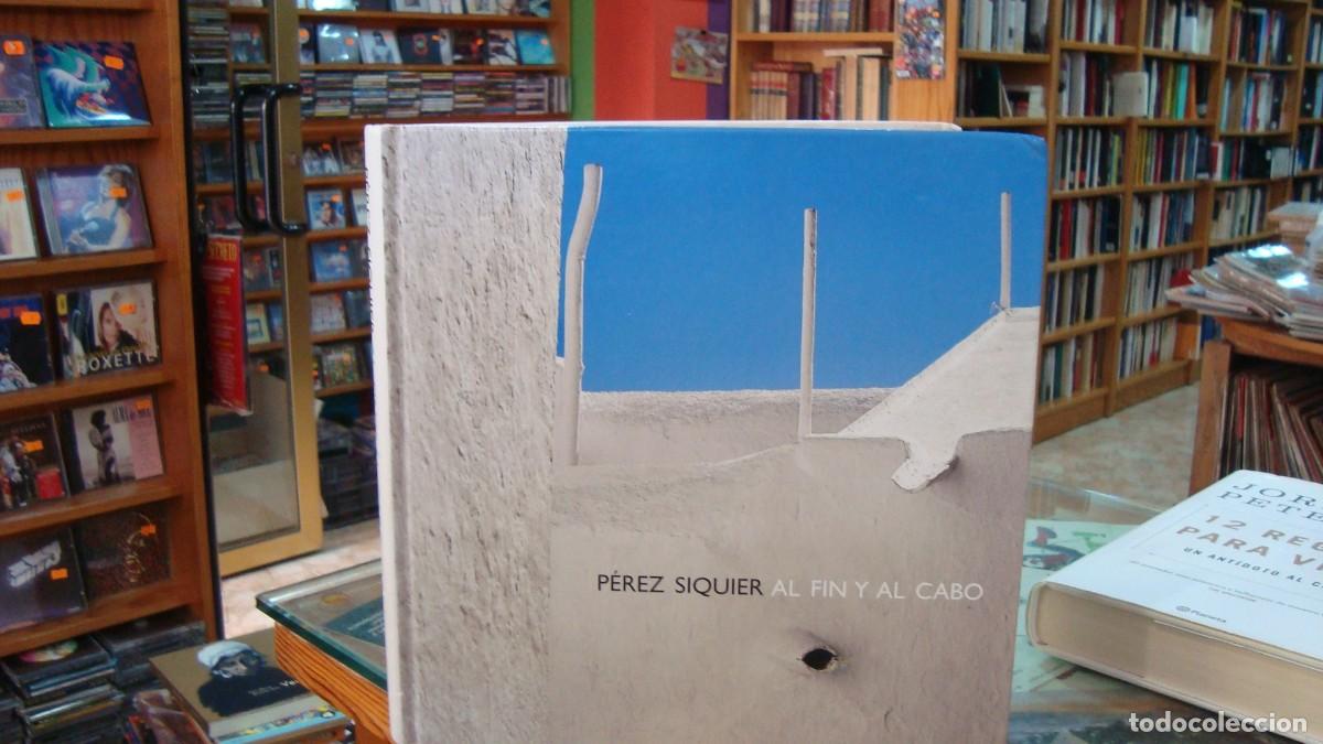 Libros de segunda mano: CARLOS P&Eacute;REZ SIQUIER - AL FIN Y AL CABO: FOTOGRAFIA Y POESIA - 2009 Almer&iacute;a