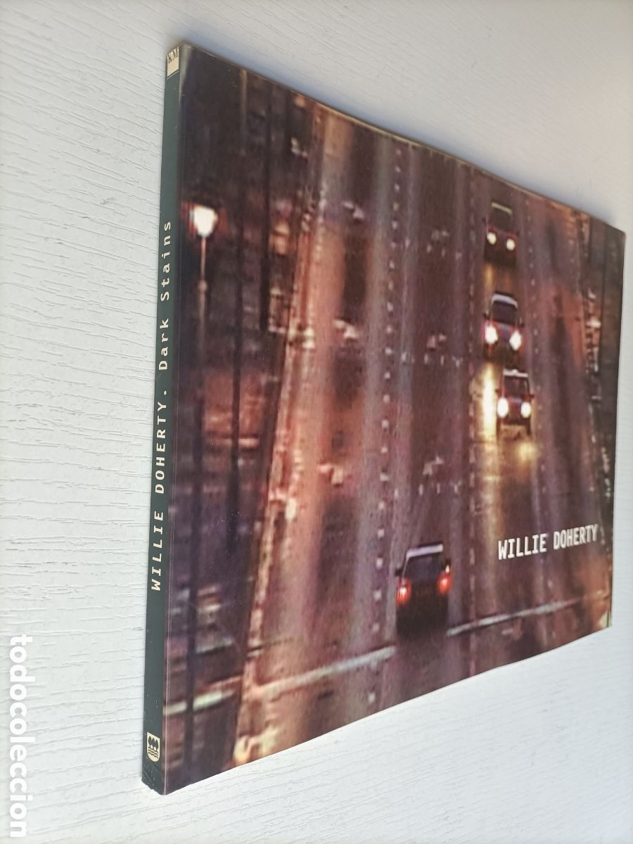 Libri di seconda mano: Willie Doherty. Dark Stains Koldo Mitxelena San Sebasti&aacute;n en 1999