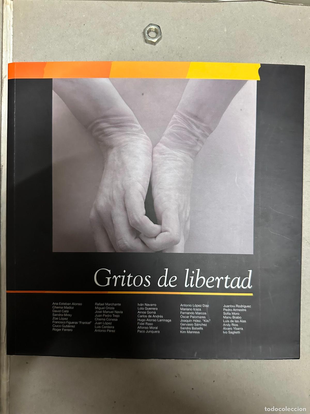 Second hand books: gritos de libertad 50 fotografias b/n editado por cgae