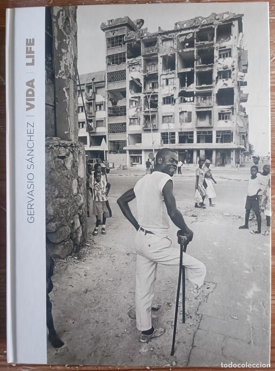 Libros de segunda mano: Gervasio S&aacute;nchez: Vida / Life - Foto 1