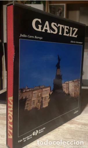 Libros de segunda mano: VITORIA. JULIO CARO BAROJA, ALBERTO SCHOMMER FOTOGRAFIAS